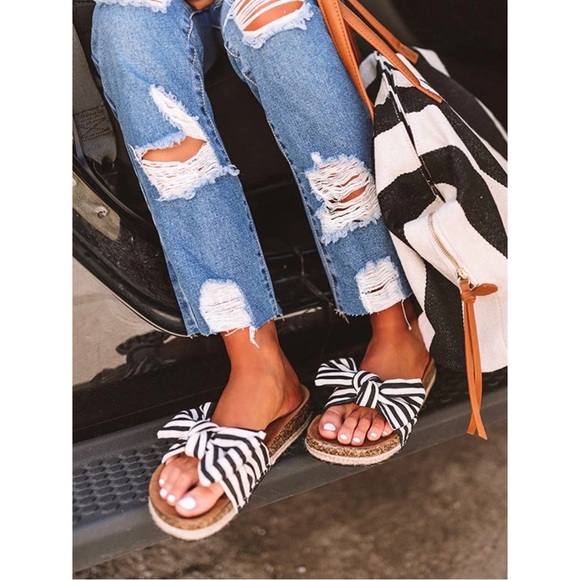 🍒 Canvas Bow Slides 🍒 - Picture 1 of 3
